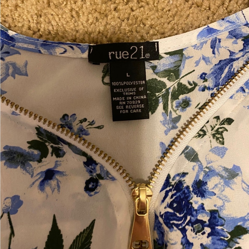 Rue 21 Shirt Blouse Top Size Large Long Sleeved Pretty